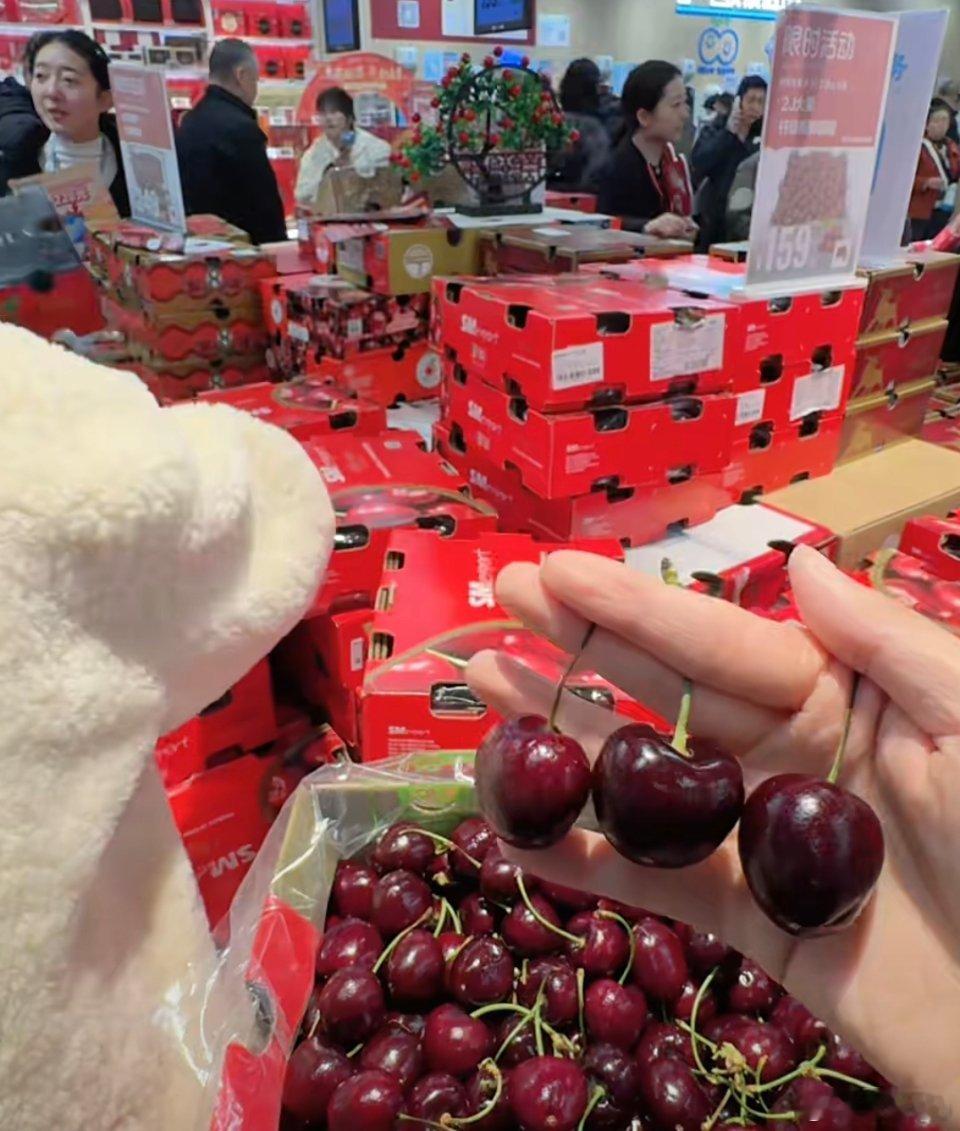 这就到车厘子的季节了吗？ 车厘子价格什么时候能打下来啊  好贵啊 深圳