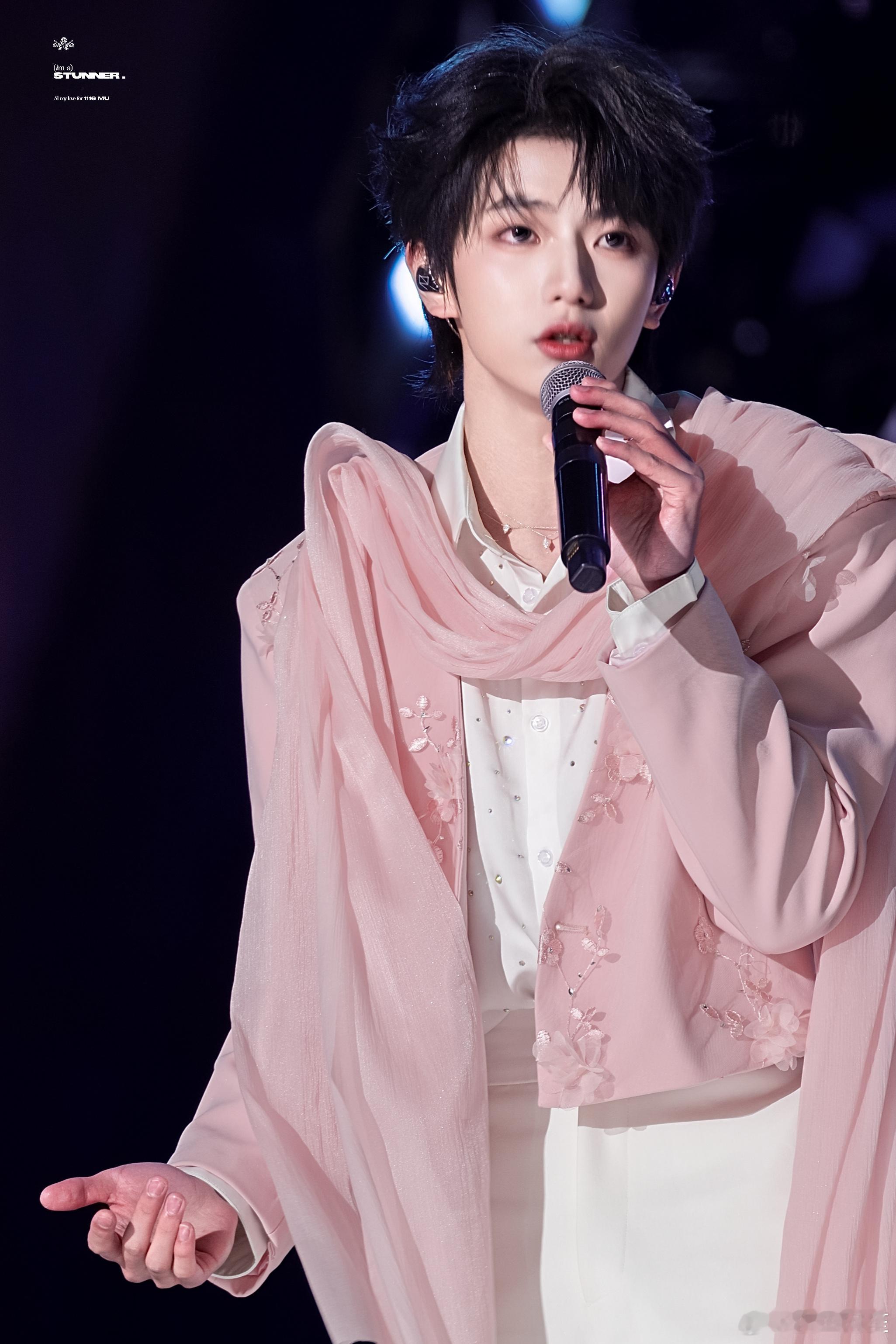 穆祉丞浙江卫视跨年舞台，简直是小小桃花仙，美好本身了穆祉丞