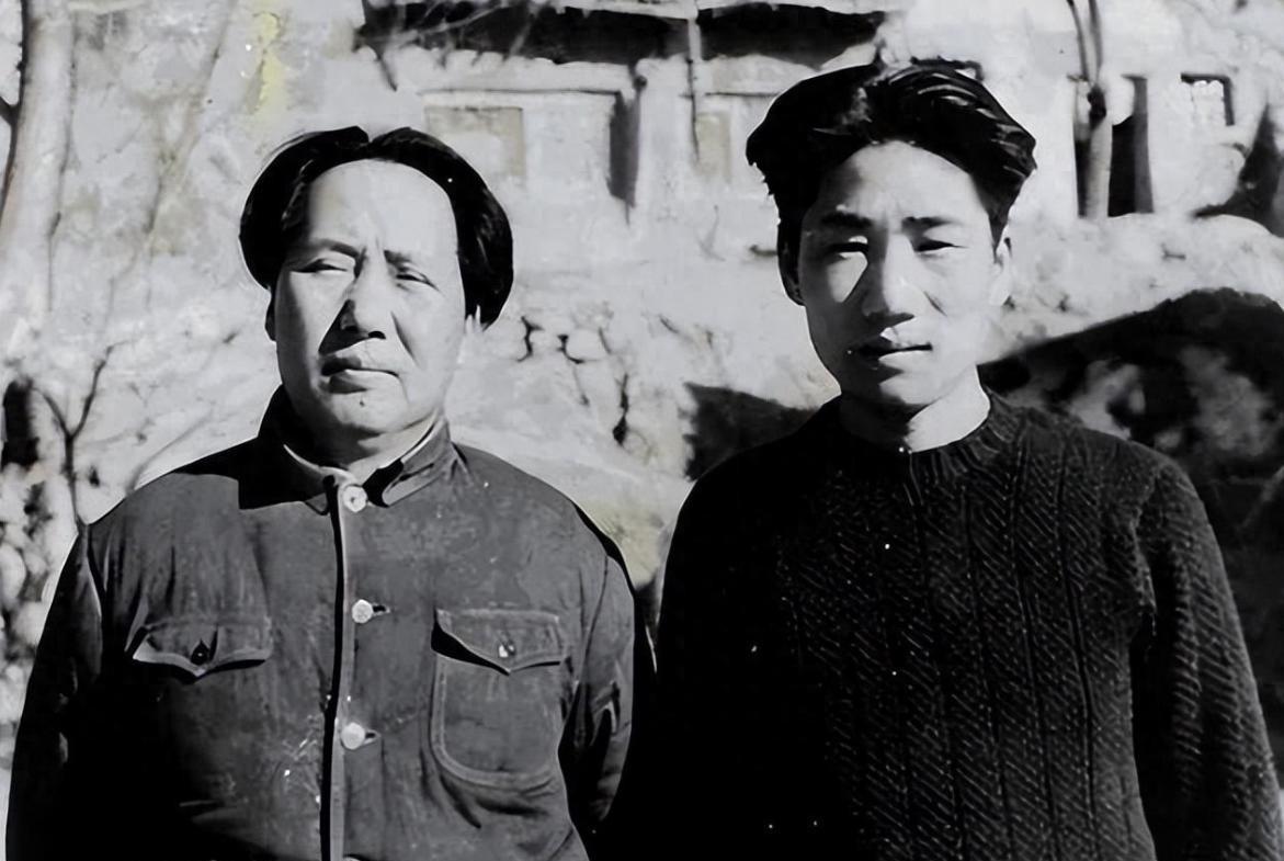 毛主席在82岁那年某天夜晚辗转难眠，深情回忆起依旧令人思念的杨开慧！

1975