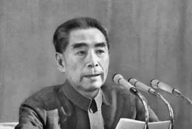 1958年，周恩来主动请求卸任总理！真实原因曝光，看懂才知伟人风骨
一份职务干了