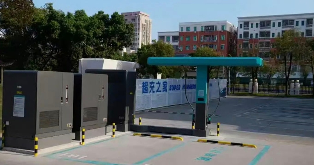 国家继续出手调控油价受不了，这才多久油价又涨了，所以还在开油车的朋友，还会像以前