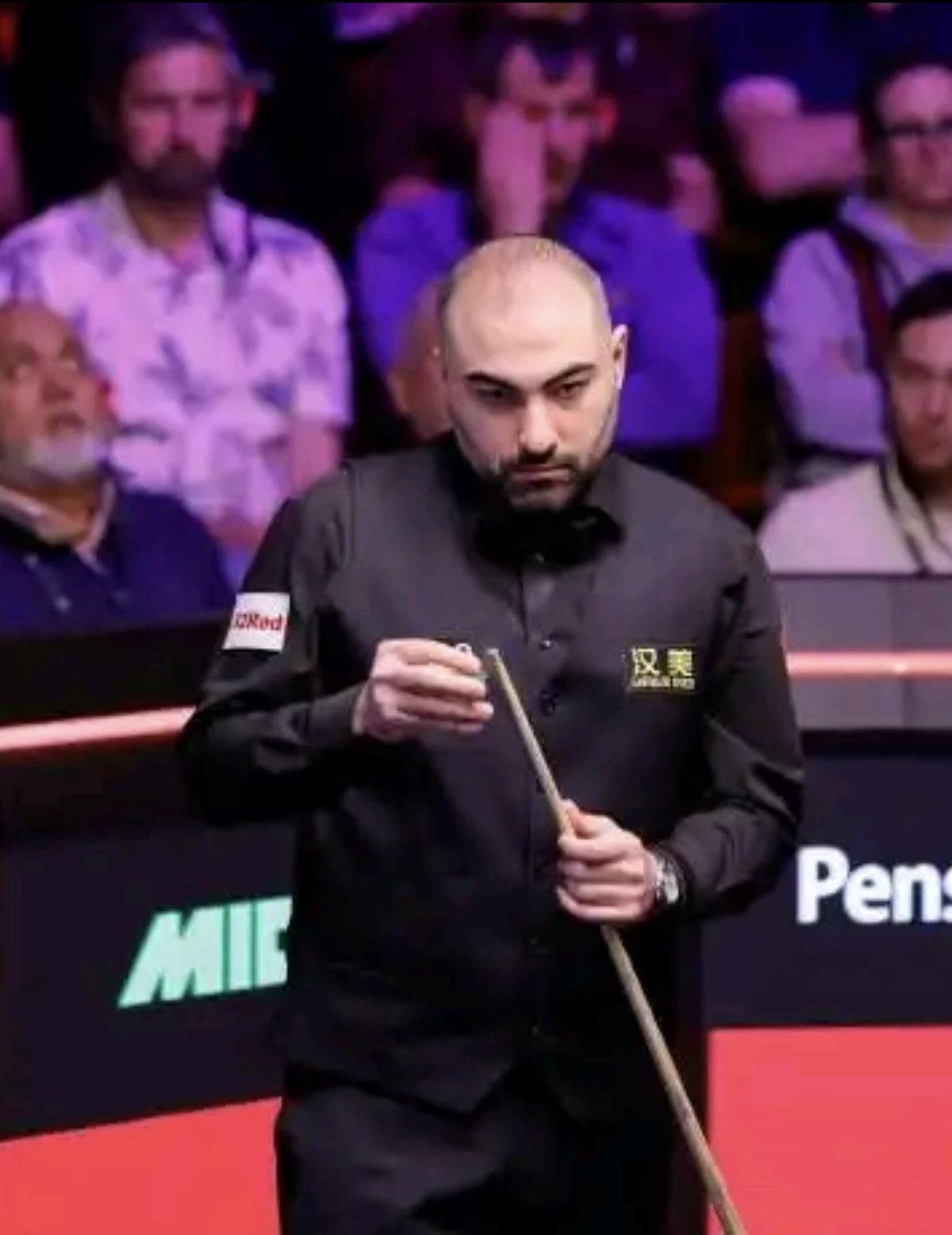 瓦菲出人意料的淘汰世界第一特鲁姆普，对阵吴宜泽，第一阶段，4-4战平。
今年斯诺