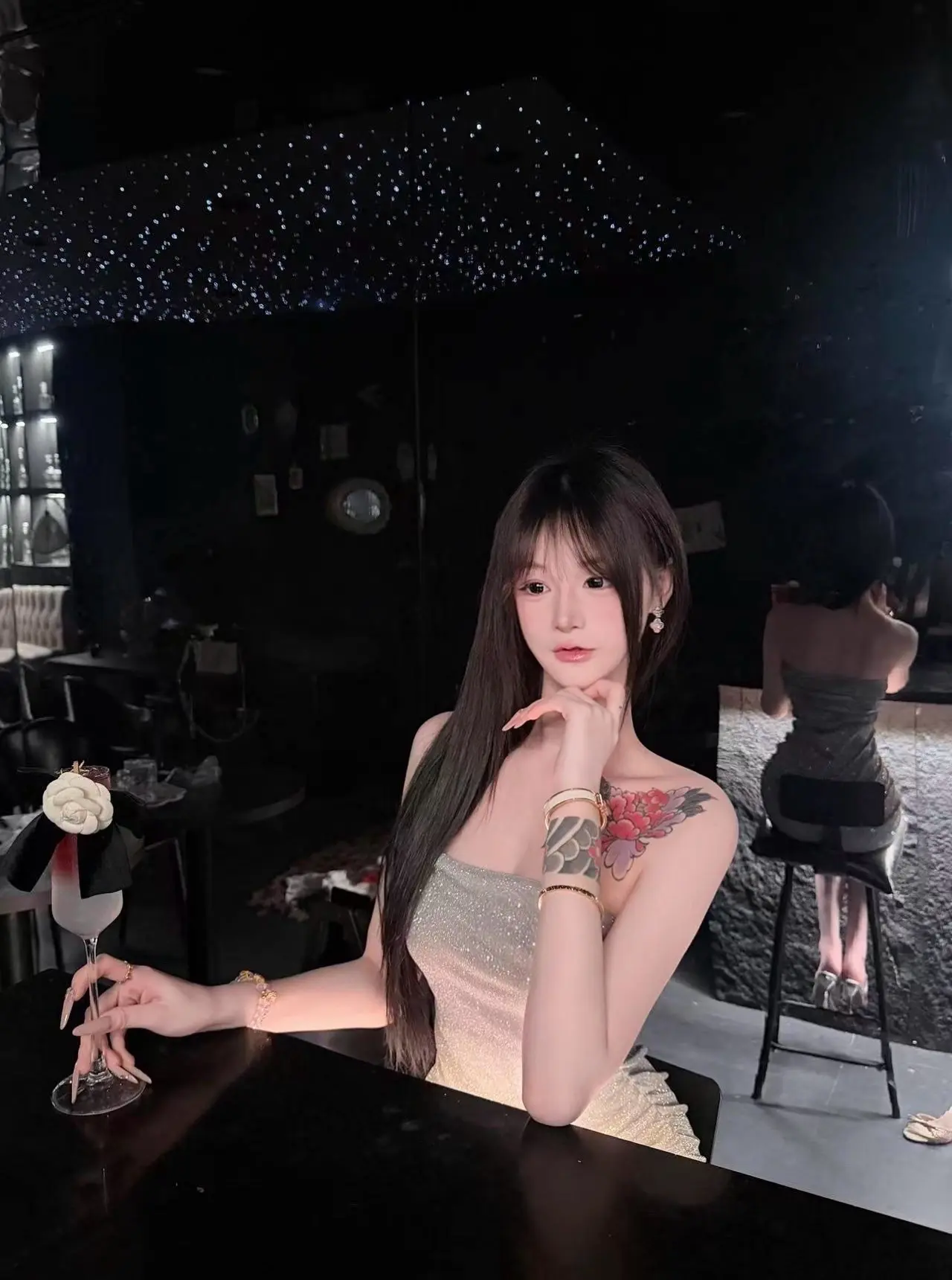怎么哭了 姐姐抱抱你好不好
