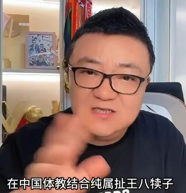 在自媒体上，有没挨过骂的名人吗？

董路最近在网上大火。捧他的，捧到云里雾里。骂
