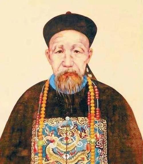 湖南人江忠源听说老乡曾国藩在京城发达了，上门拜见，曾国藩对门子说：“这个秀才是个