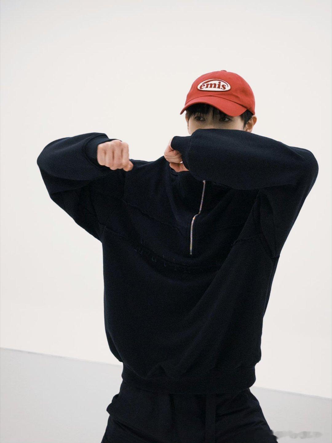 李昀锐跨年舞台彩排，还有唱跳呢，期待惊喜🥰🥰 