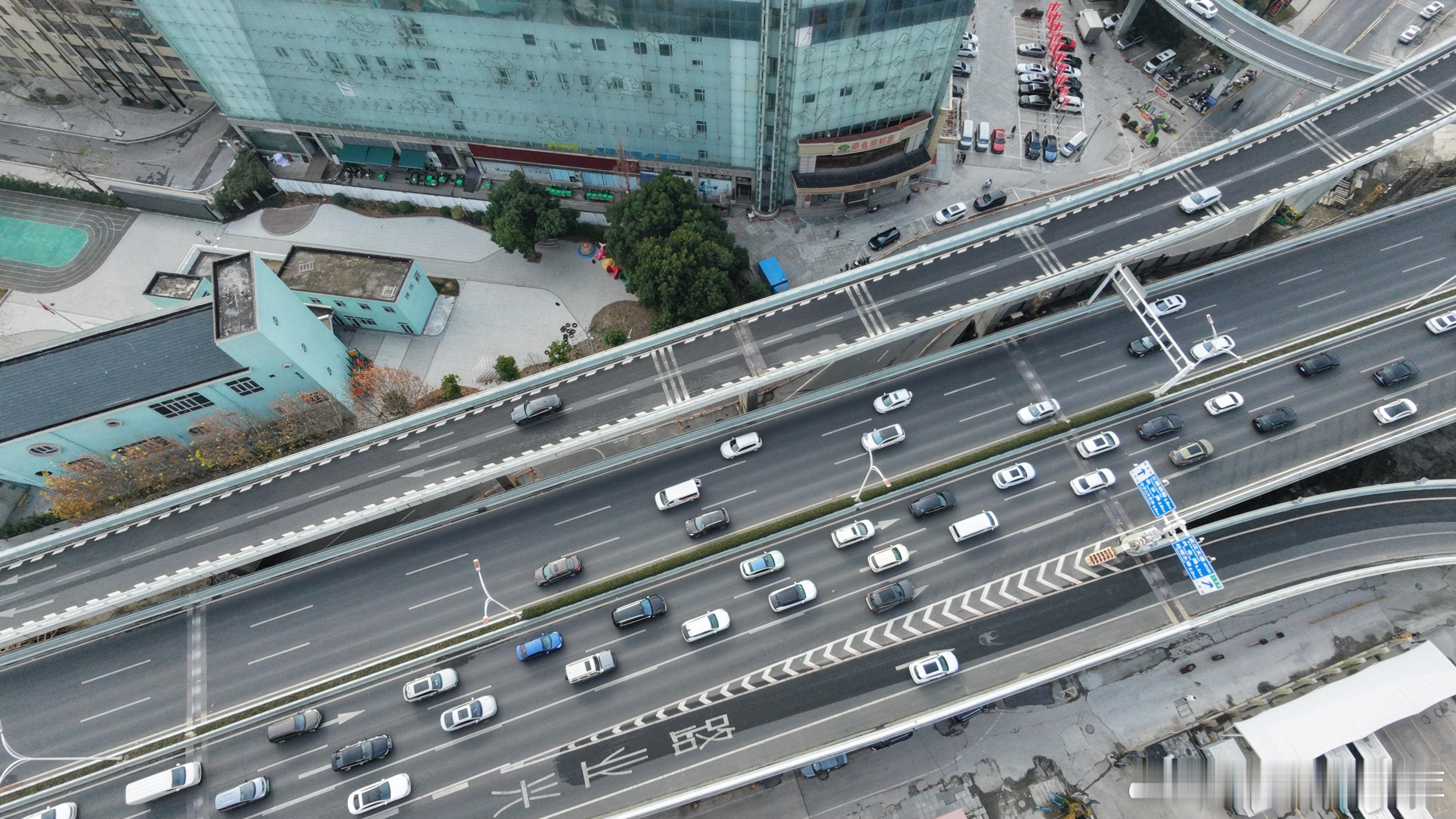 前两天大风不好飞今天畅飞半小时美滋滋 