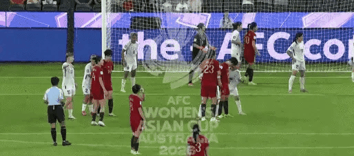 得亏球衣质量好！这乌兹也不行啊！还是年轻好啊！要是王霜首发，这节奏就起不来了！