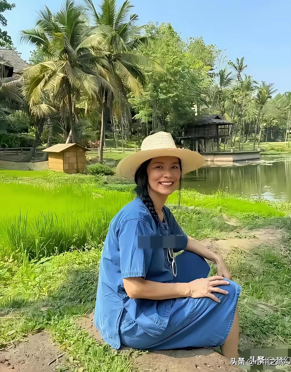 老牌歌星韦唯，财富自由，婚姻自由，目前定居在泰国，加之肤色偏暗，和当地人看起来真