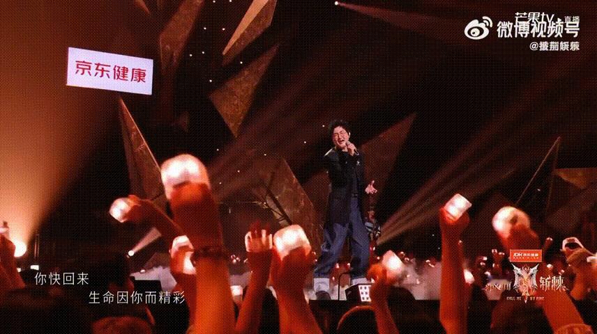 王赫野孙楠神仙打架王赫野孙楠像是在看歌手舞台谁看披哥直播被这一组对决震撼到，没有