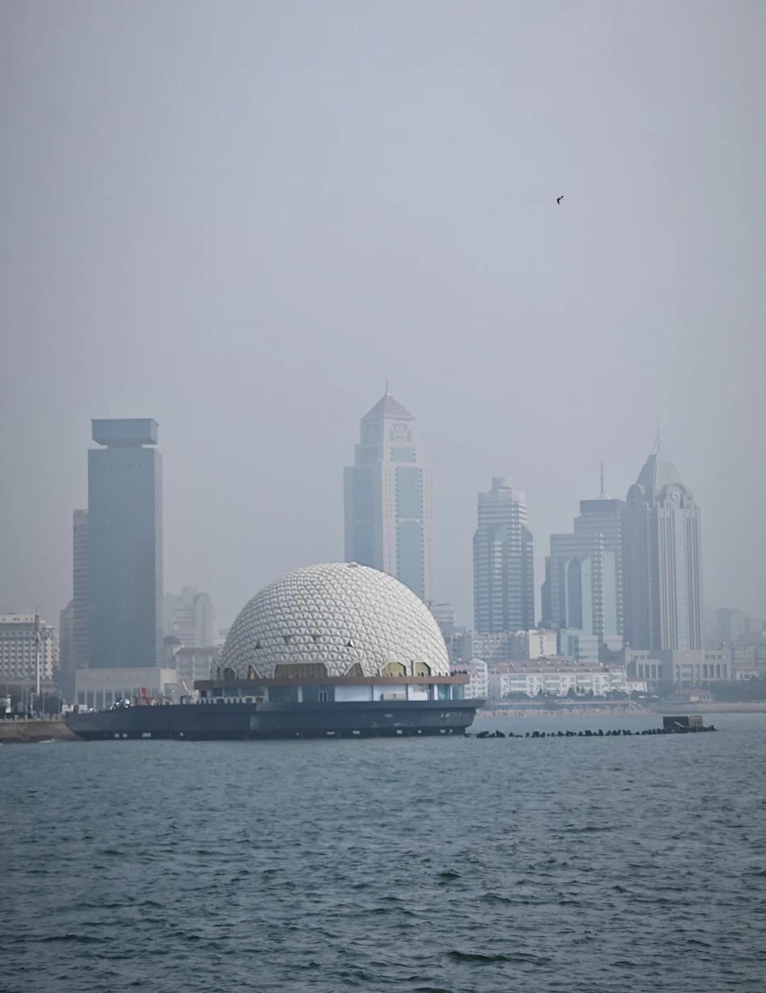 3月22青岛八大峡广场雾蒙蒙9℃
今天还是雾气蒙蒙
比昨天好一些
南风不大冷
在