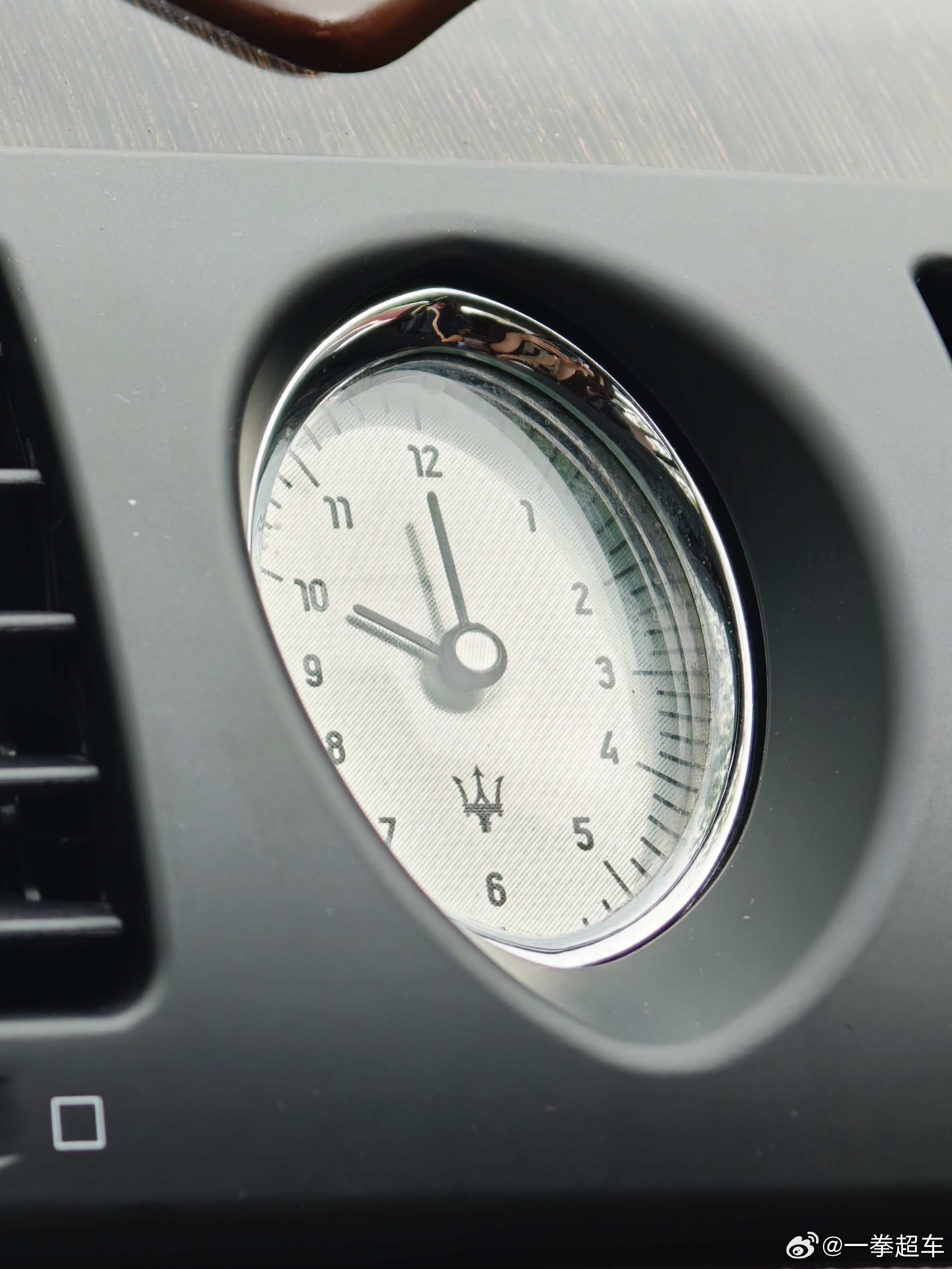 体验了下收的老总裁，这车简直美得不可方物。4.7 V8 + 6AT 的动力总成匹