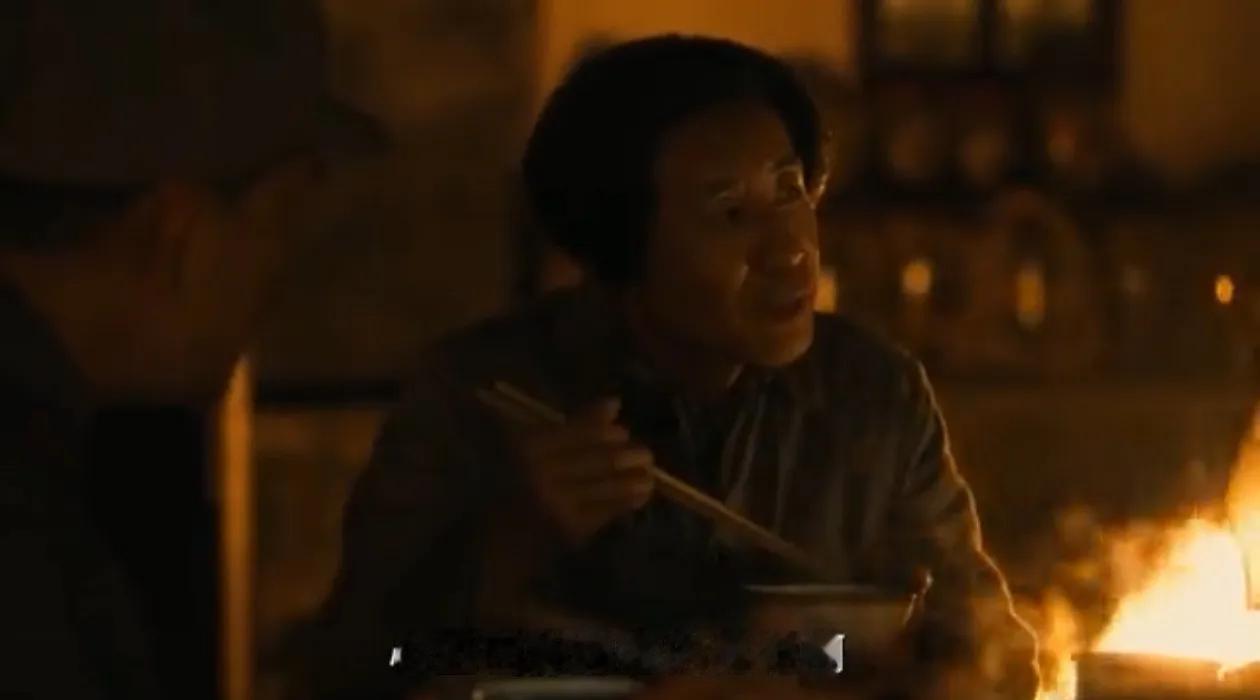 看《伟大的长征》，有一段很有意思，过年的时候，大家吃着年夜饭，想起了自己的母亲，
