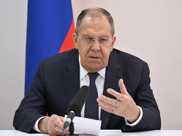 俄罗斯外长拉夫罗夫突然爆了个大料！他说美国为了控制全球石油，啥手段都用了。

从