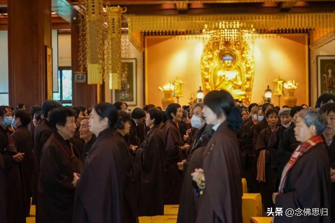 生命是短暂的
生命是短暂的， 佛经里常常比喻为石火电光 ——像闪电、像石头打个火