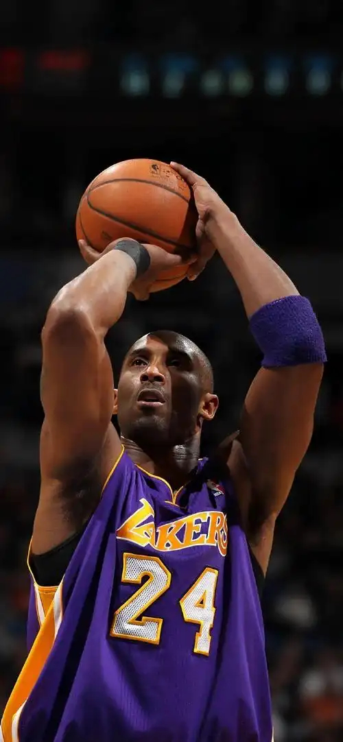 人生最可怕的不是低谷，不是失败，而是自己心里没有了勇气和期待。即使知道未来要走的