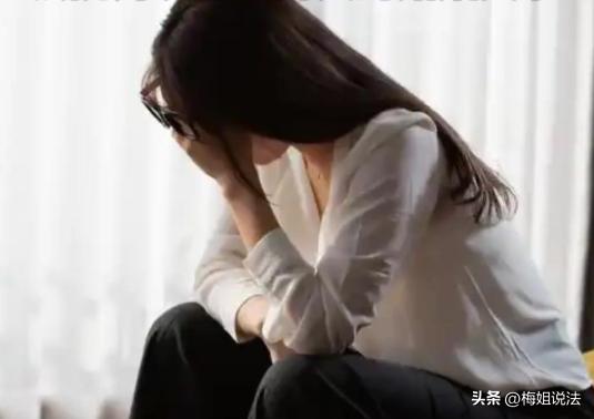 广西柳州，已婚男上班时心思全在年轻女同事身上，后来男子直接就离婚了跟女同事好上了