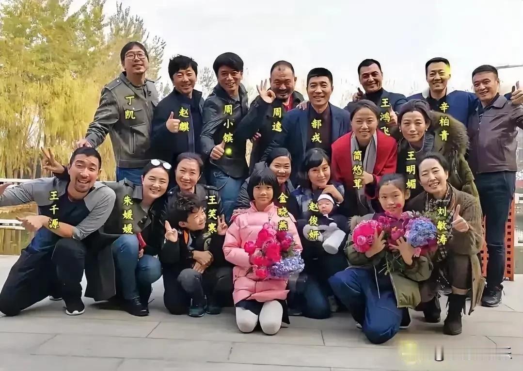 原来辛柏青和朱媛媛是同班同学，都是93级中戏的。。