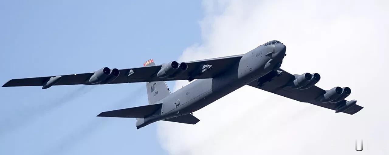 美国“拆解”B-52轰炸机，美国空军全球打击司令部司令斯蒂芬·戴维斯上将表示，备