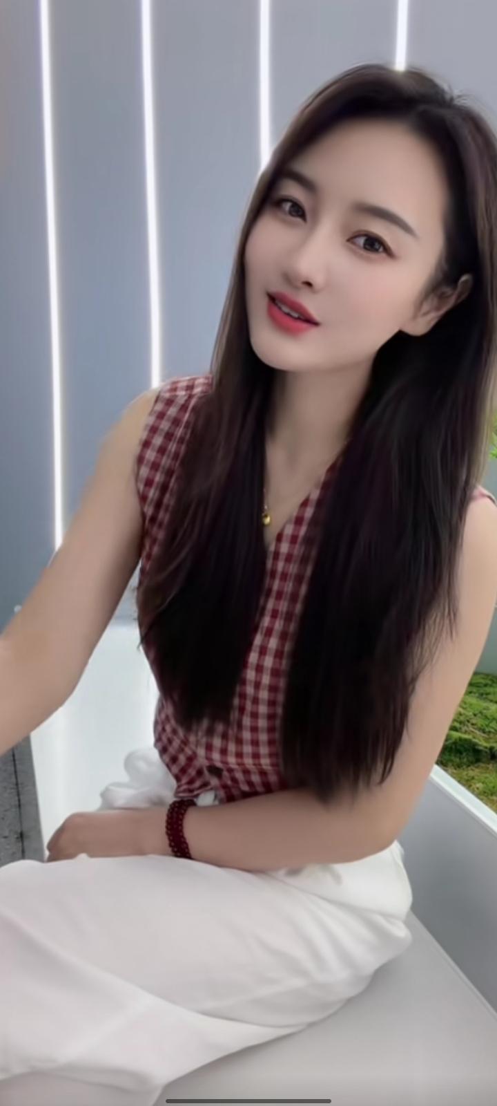 日子慢慢过，真心慢慢留，不必追赶不属于你的风和温柔，在夏日里静静享受这份惬意就好