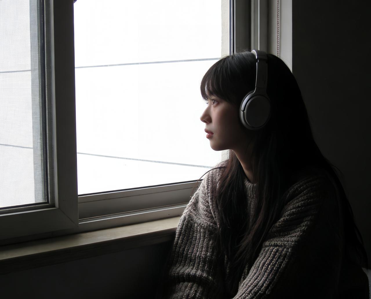 难过的时候，只想安安静静待一会儿，不说话、不解释、不打扰任何人。
关掉消息，放空