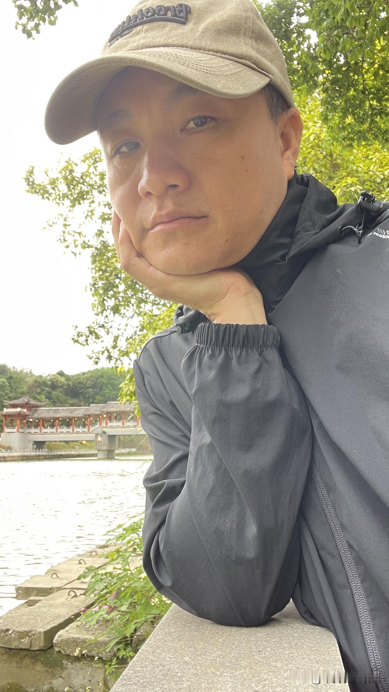 今天已经是26号了，早上5点多就醒过来，再也睡不着了，回来已经23天咯，度日如年