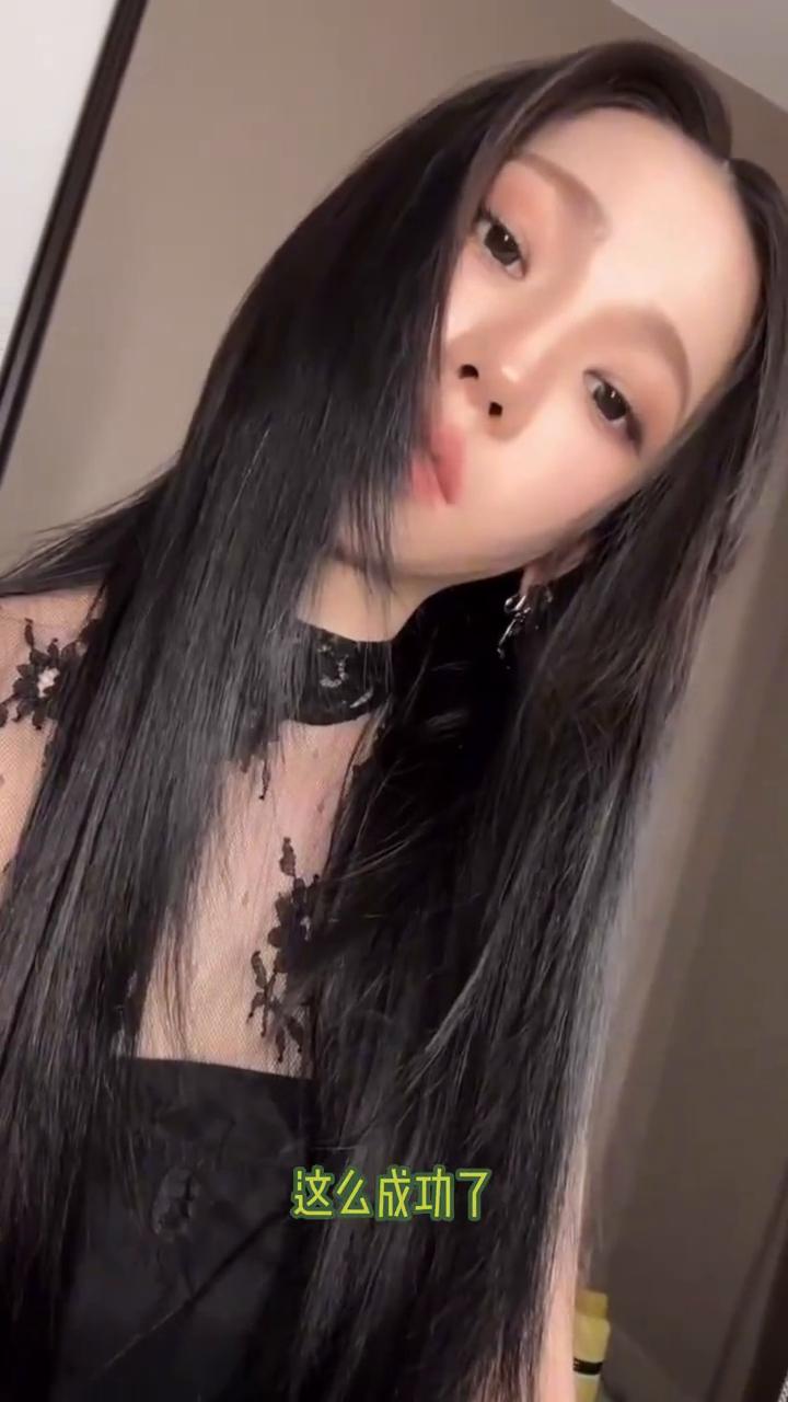完全理解柳智敏为什么蛇塑这么成功了。第一次对柳智敏脸小有了实感，没想到柳智敏的眼