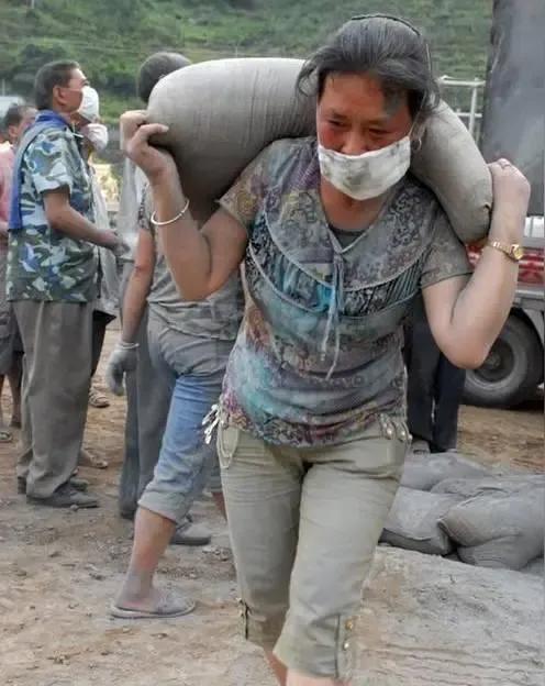 下辈子宁当狗不做人？你绝对想不到这位大姐经历了什么！

50岁的孙大姐凌晨五点就