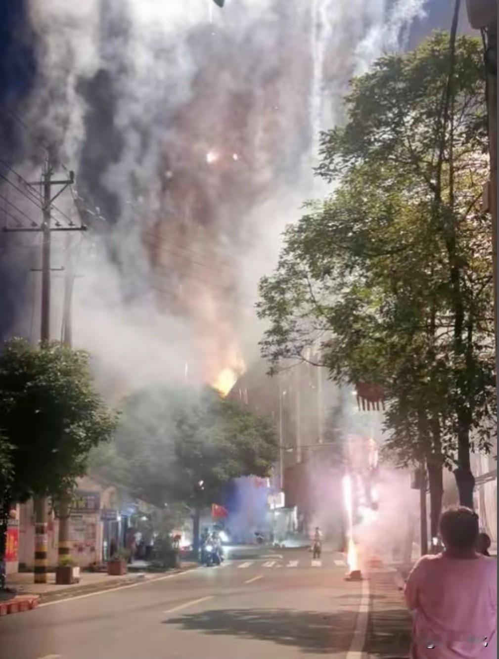 2026麻阳传统龙舟邀请赛昨天圆满结束，止前不被看好的来自湘西州的泸溪龙舟队战胜