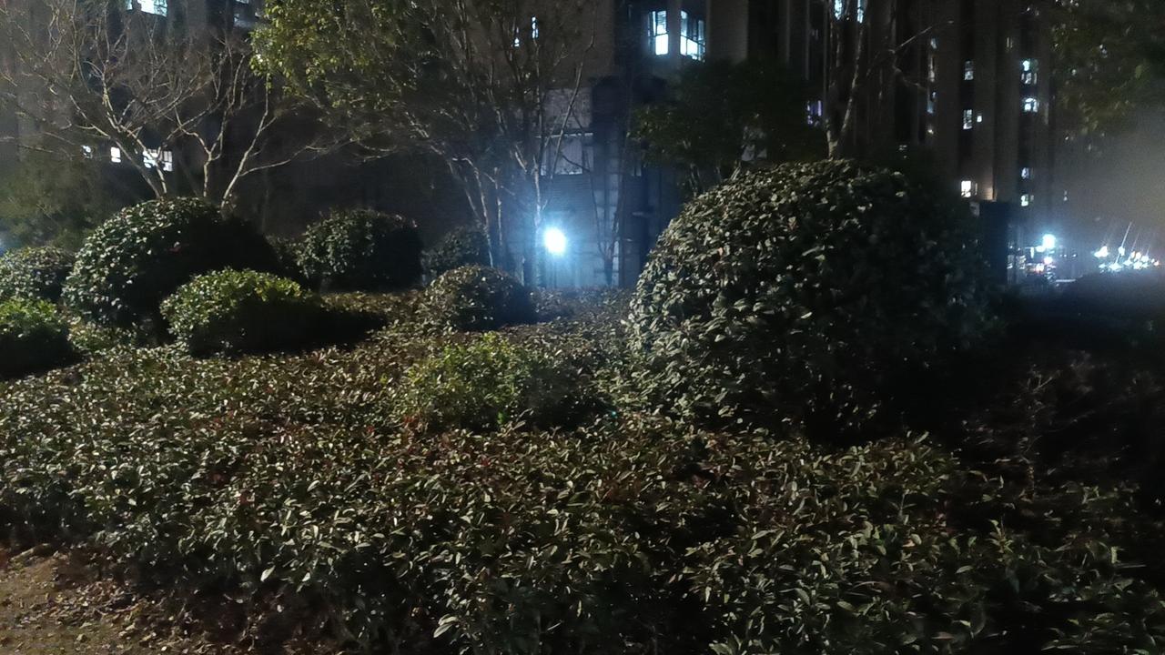 首先，促进血液循环，驱散寒气。寒冷的天气容易让身体血管收缩，血液流动变慢，导致手