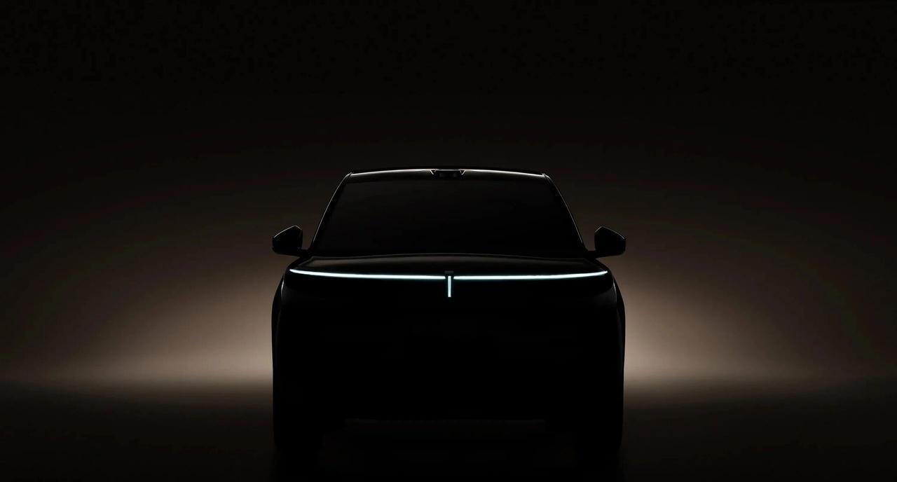 爷青回！魏牌V系列王者归来，V9X携400km纯电+10°后轮转向，硬刚理想L9