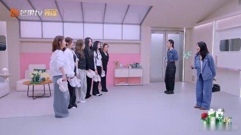 侯佩岑组还原陈昊宇陈丽君名场面乘风2025四公 侯佩岑团这次真是让人眼前一亮，现