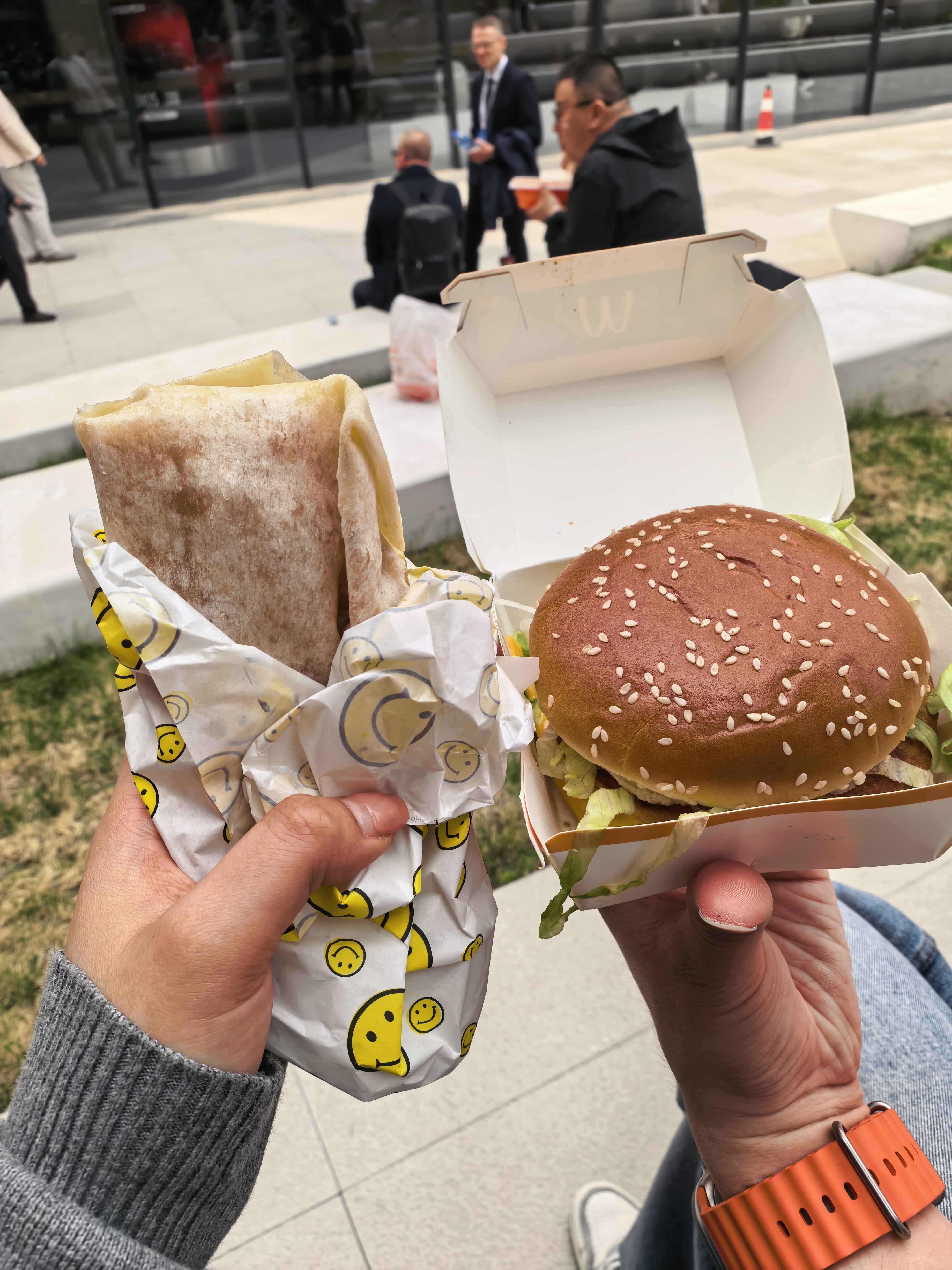 碰到认识的小伙伴了，好像也在吃午饭 北京·首都国际会展中心