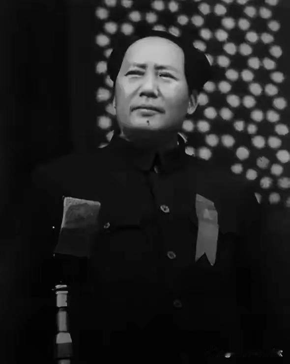开国大典上一句远见之言，道出中国70多年奋斗密码
 
开国大典结束，毛主席望着广