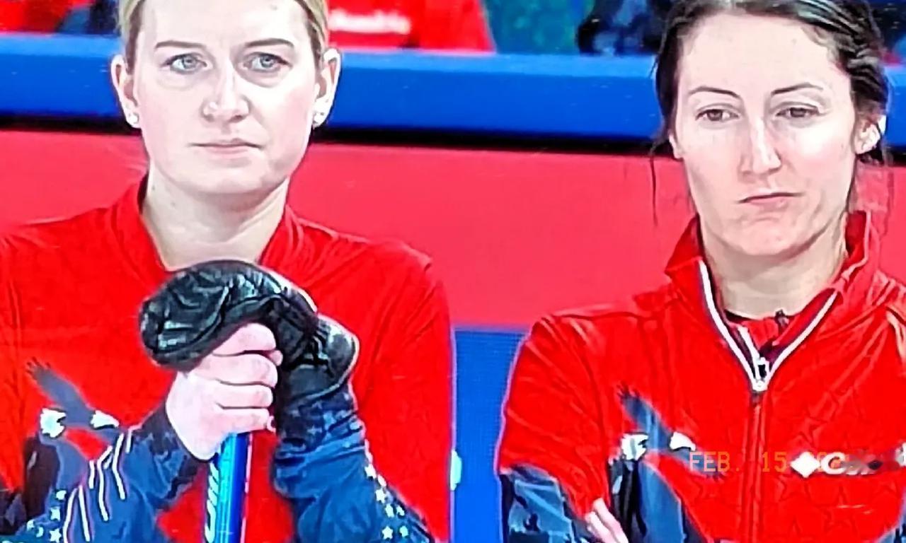 中国队4~1上半场领先美国队！
第5局，中国队先手偷1分，比分带到4-1领先，进