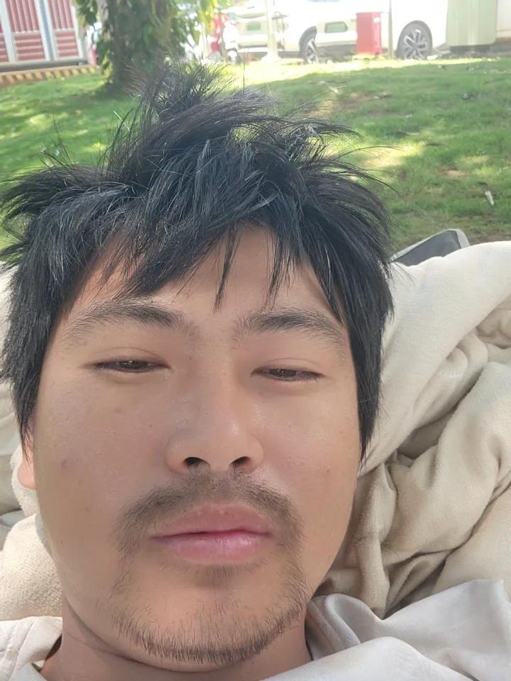 有粉丝私信我，但凡我的作品有一丁点提到他。就有人私信一直劝动他来告我，因为私下里