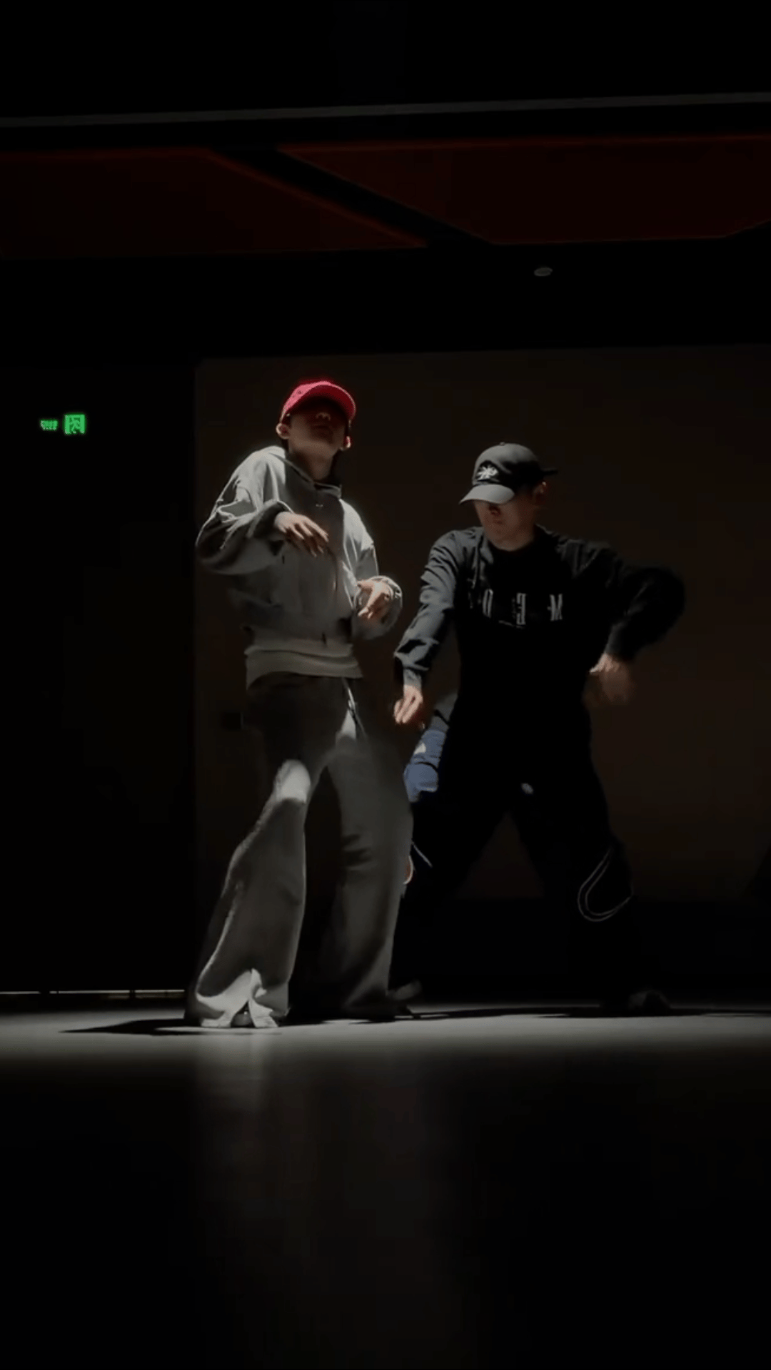 苏新皓灰裤子跳舞天赋型选手驾到！ ​​​