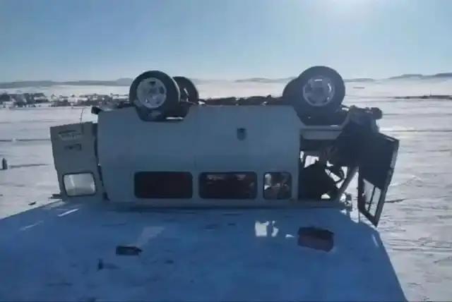 贝加尔湖7死的悲剧，唯一的幸存者不是俄罗斯的司机，而是一名32岁的中国小伙子，他