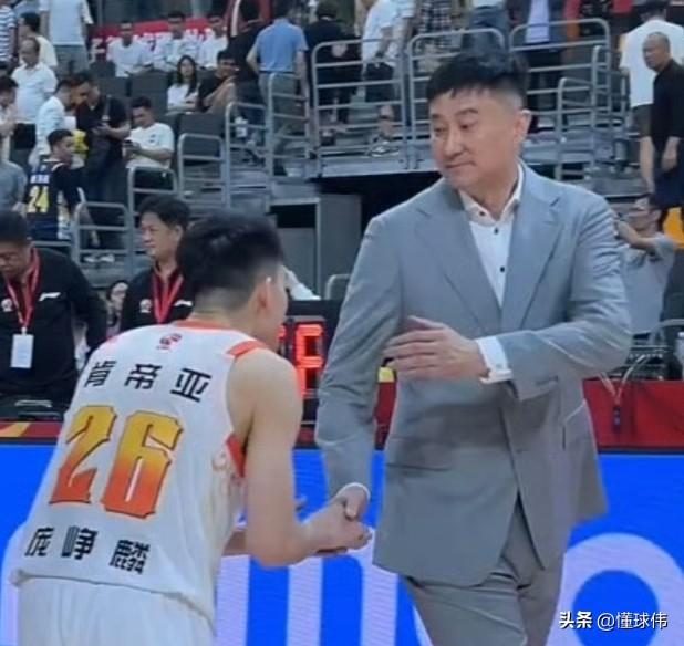 绝对的肯定！杜锋谈庞峥麟：

“他的冲击力很强。”

“是非常有实力的球员。”