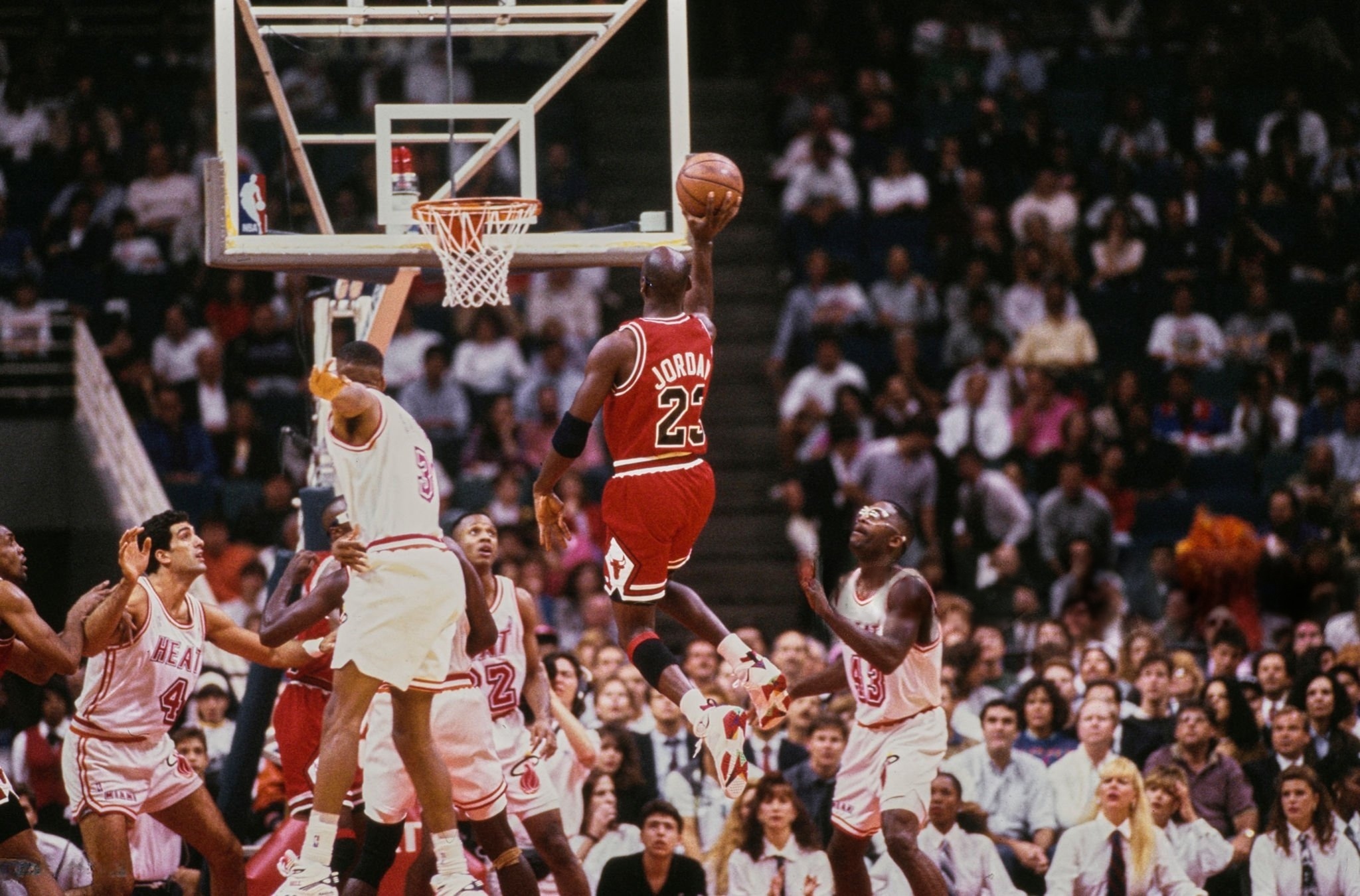 Michael Jordan 举火烧天 