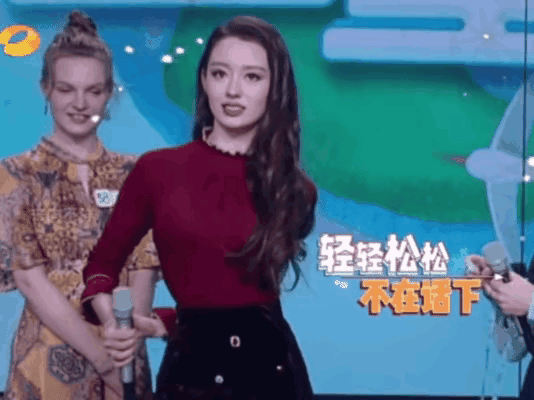 朗朗老婆吉娜真是“腰精”，腰围仅53厘米，现实版的“盈盈一握”。这夸张的腰围连沈