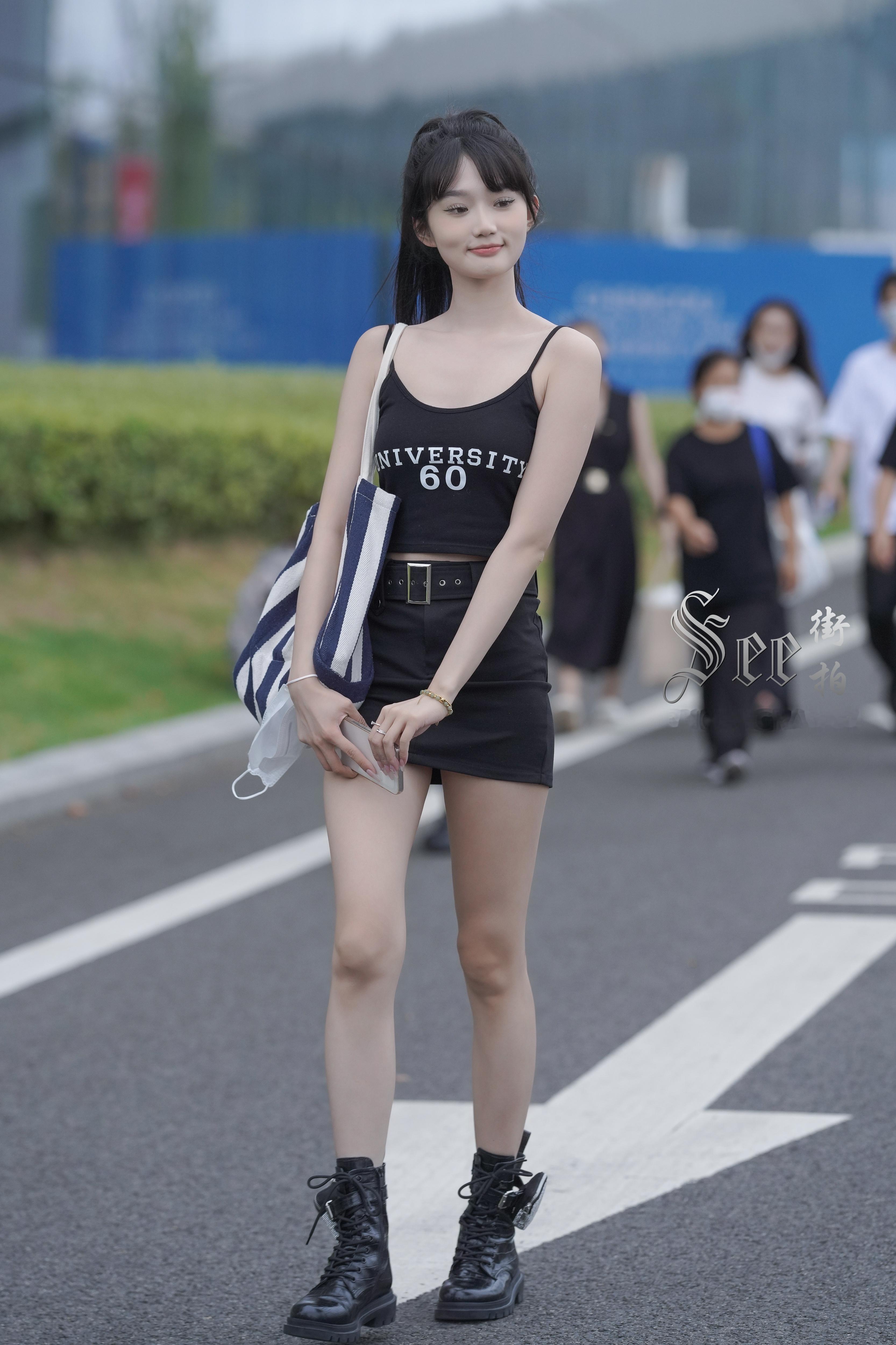 短靴短裙，甜美动人~~ 