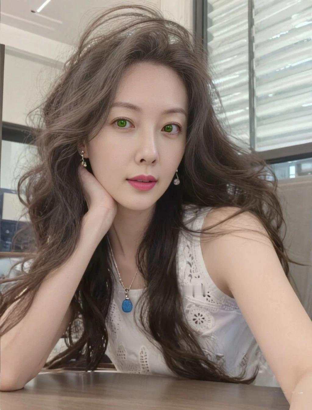 哈哈，带个美瞳，做个妆造，像进入了魔道，别惹我，小心我的九阴白骨爪