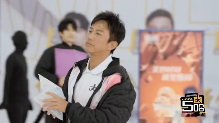 邓超开团陈赫鹿晗秒跟哈哈哈哈哈 表演前邓超带头讨好评委，各种暖心关心，旁边的陈赫