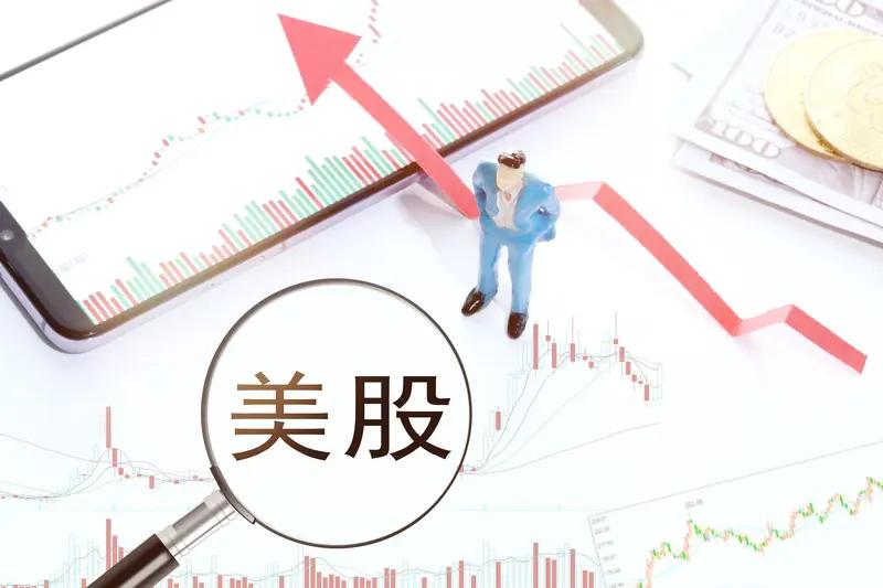 美股又疯了，
涨幅大基本都是AI映射，
’周末拿着科技、芯片股的又狂欢了，
满屏