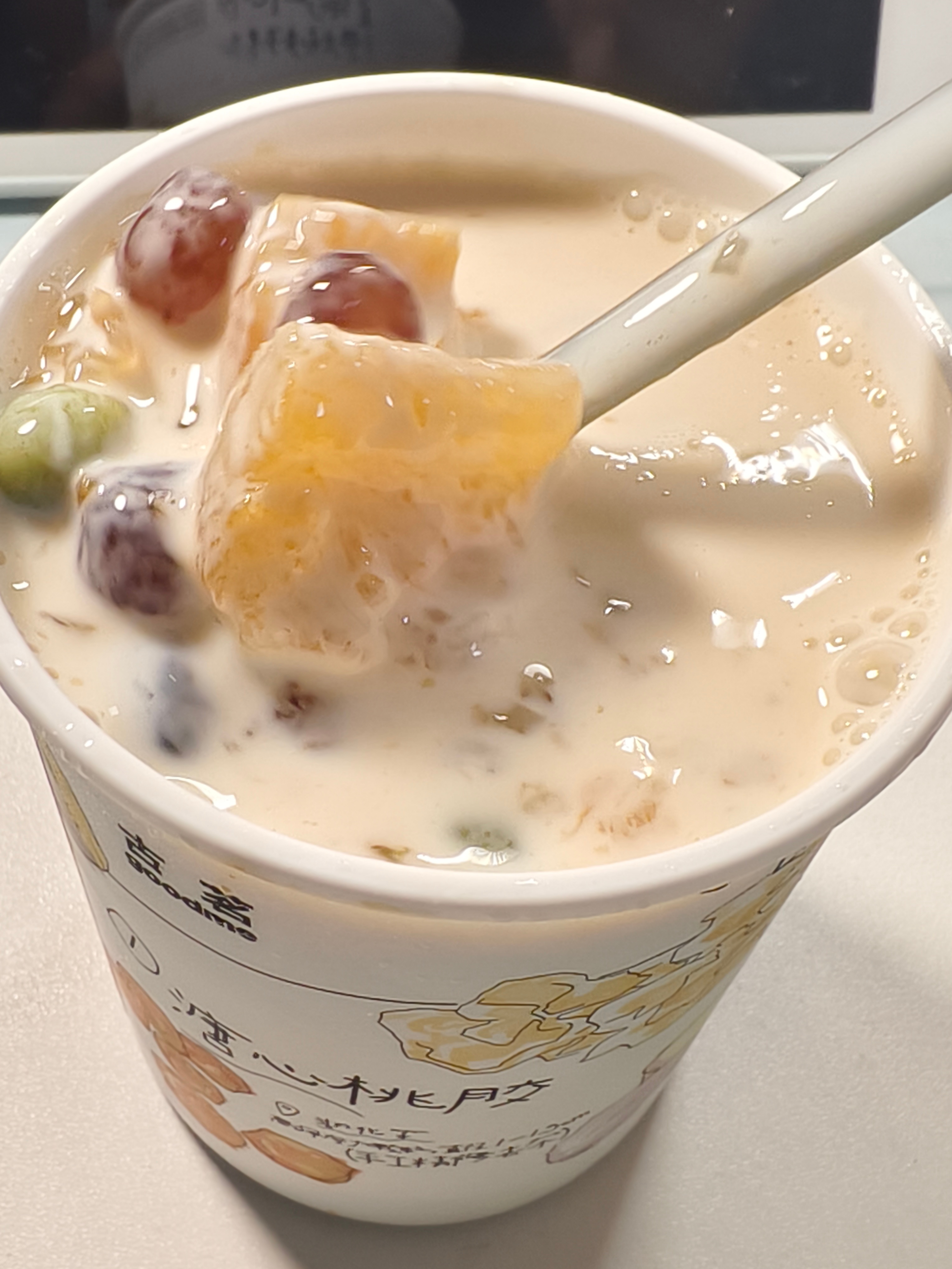 喝不到玉米汁喝杯桃胶炖奶吧