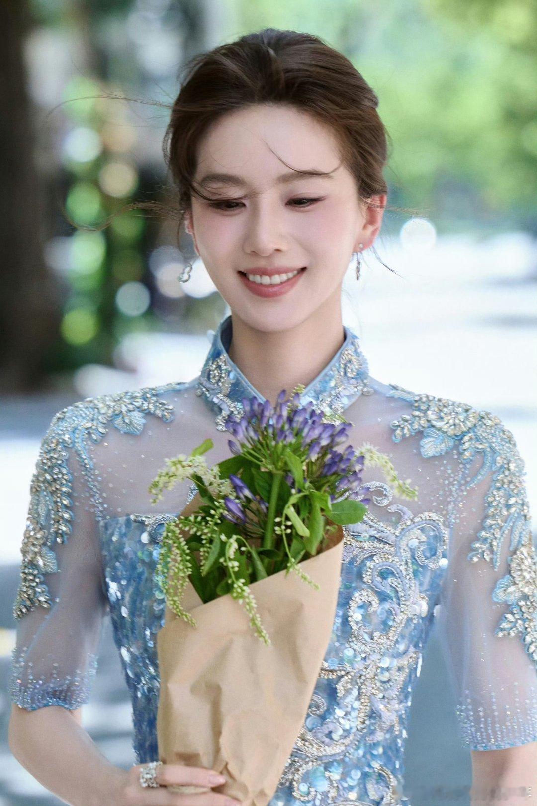 曝85花七折捡漏代言刘诗诗和刘亦菲两家粉丝突然交流起来了，有人爆料刘诗诗的代言到