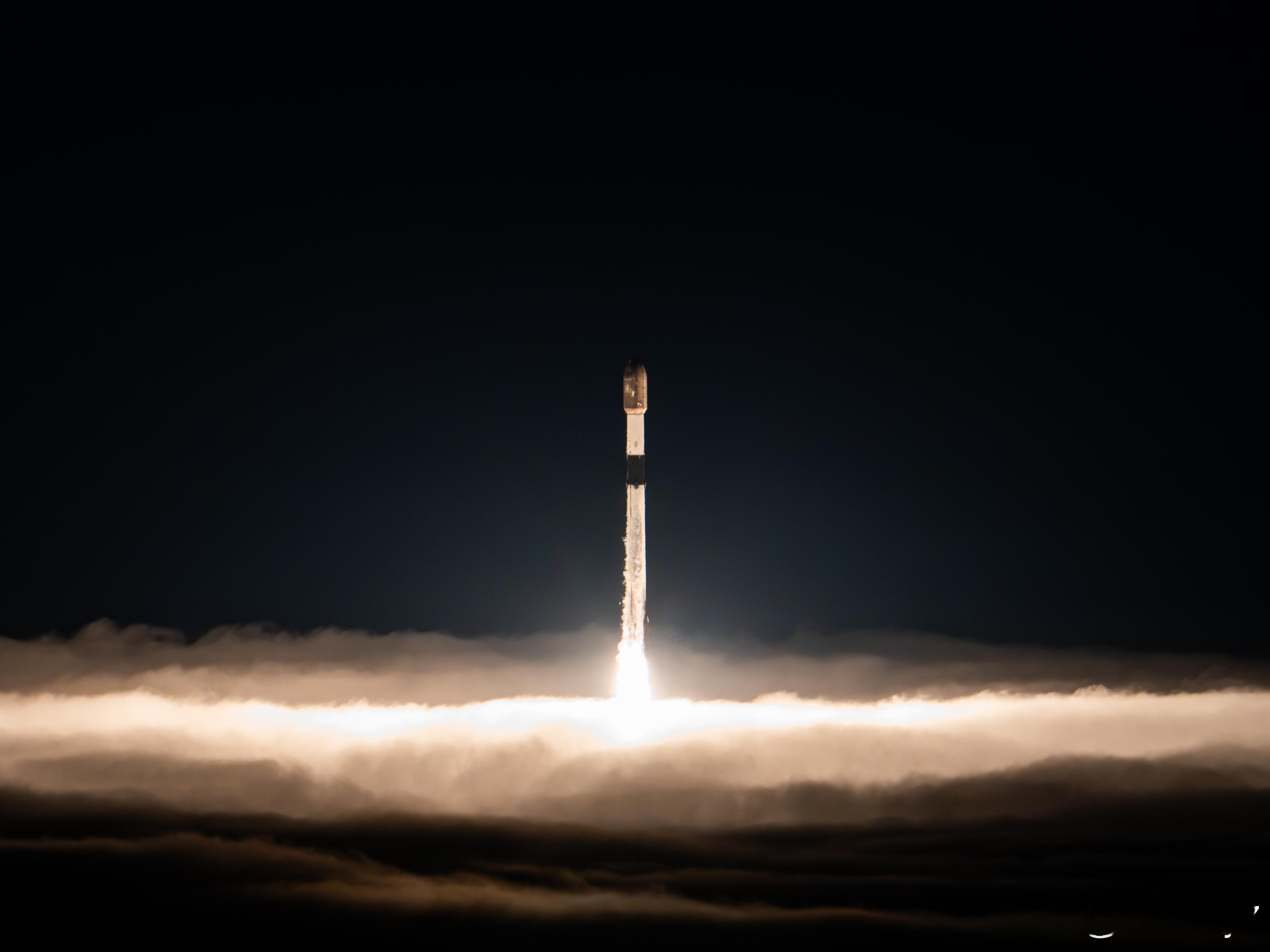 北京时间2026年8月22日15时25分，SpaceX从范登堡太空军基地LEO7