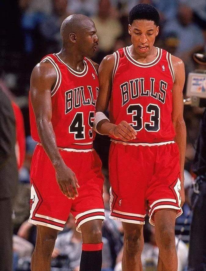 🚨 皮彭再次向乔丹发难。🚨
皮彭声称，1990年代NBA的记分员会为乔丹“制