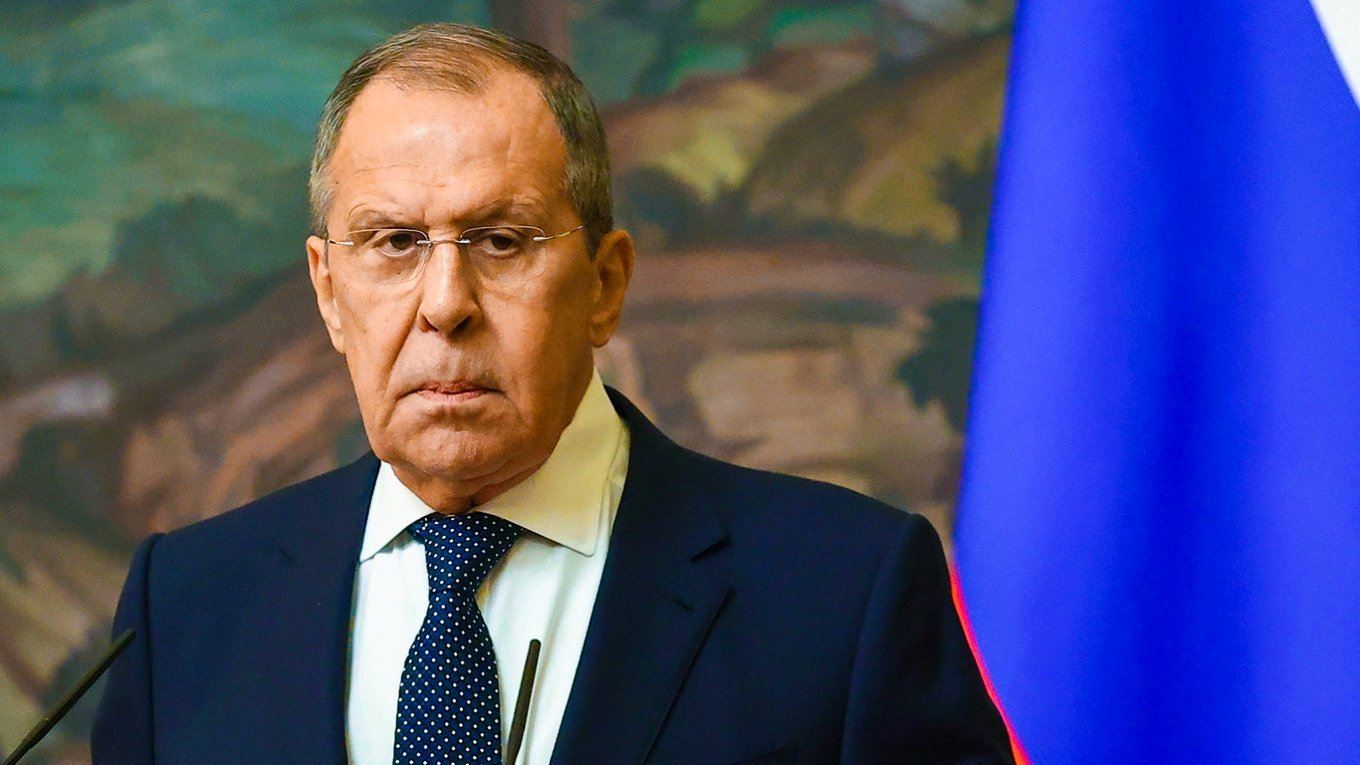 今日凌晨时分：乌克兰袭击了普京在诺夫哥罗德的官邸，拉夫罗夫宣布了严厉的回应。俄罗